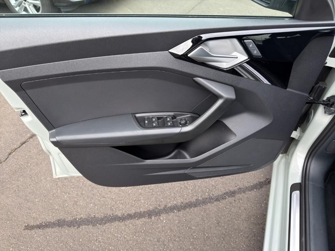 Fahrzeugabbildung Audi A1 Sportback advanced 30 TFSI S tronic Optik Plu