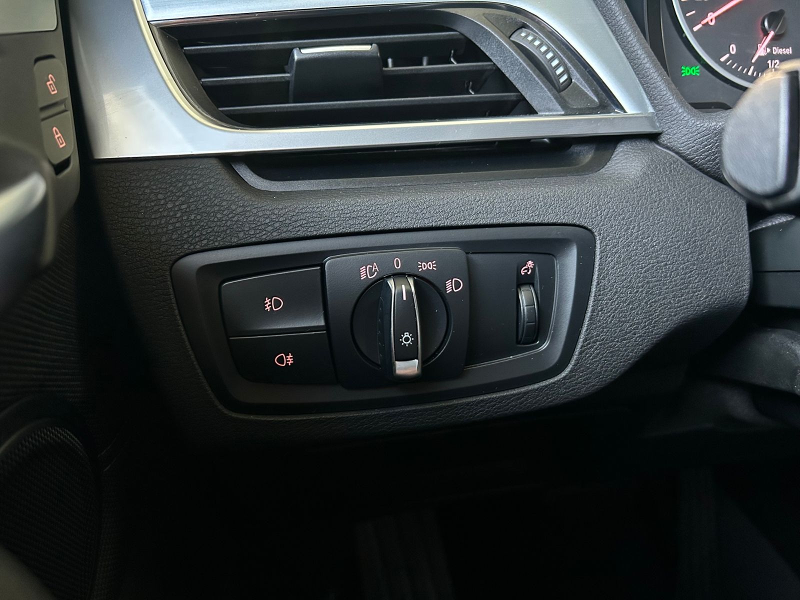 Fahrzeugabbildung BMW X1 xDrive 18 d Sport Line RFK LED ALU