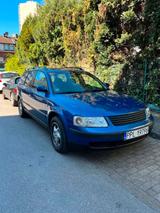 Volkswagen Passat b5 mit polnische Kennzei... - Volkswagen Passat aus 2001: Kombi