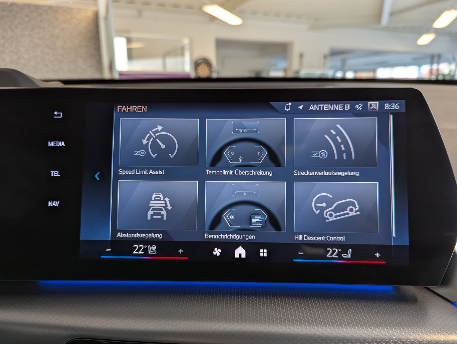 Fahrzeugabbildung BMW X1 23 i M-Sport Innovat.-Comfort-Paket Pano AHK