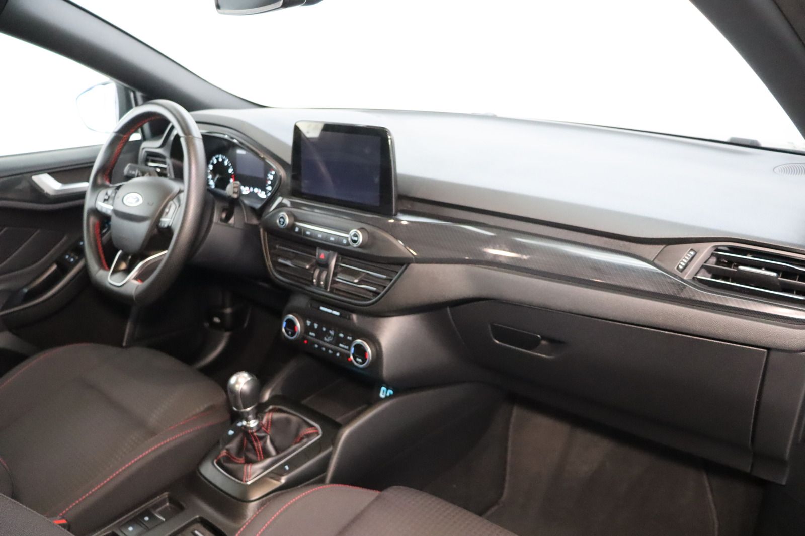 Fahrzeugabbildung Ford Focus St-Line * LED * Keyless * Navi * RFK