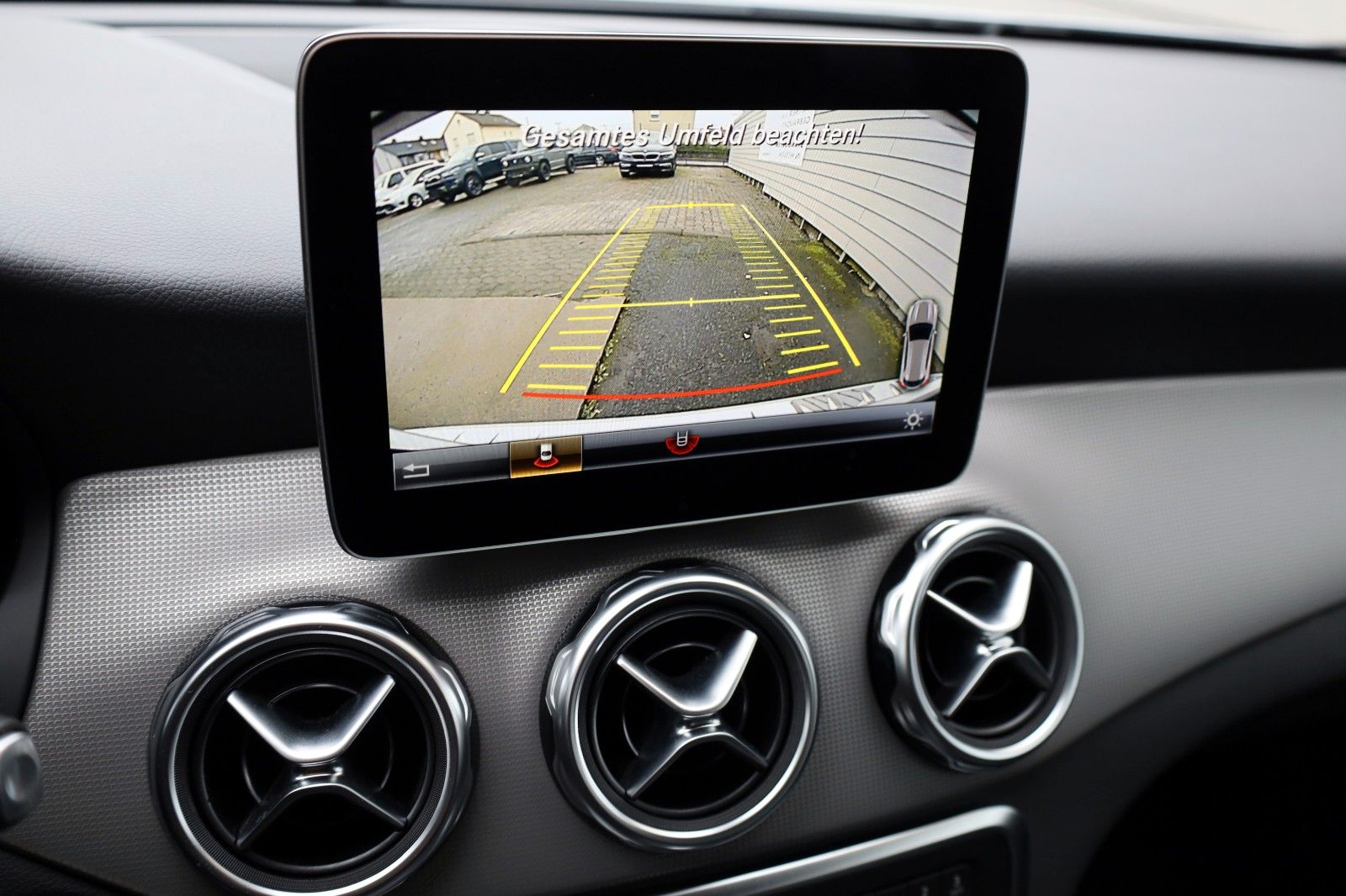 Fahrzeugabbildung Mercedes-Benz GLA 200 Urban T.Leder,Navi,LED,Kamera,SH,SR+WR