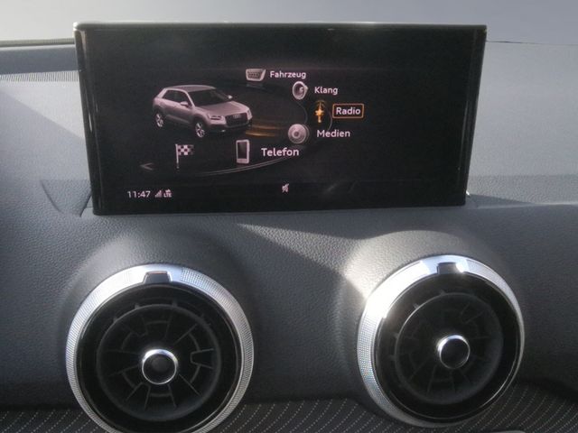 Q2 35 TFSI edition one, Navi, Optik Schwarz, Sou