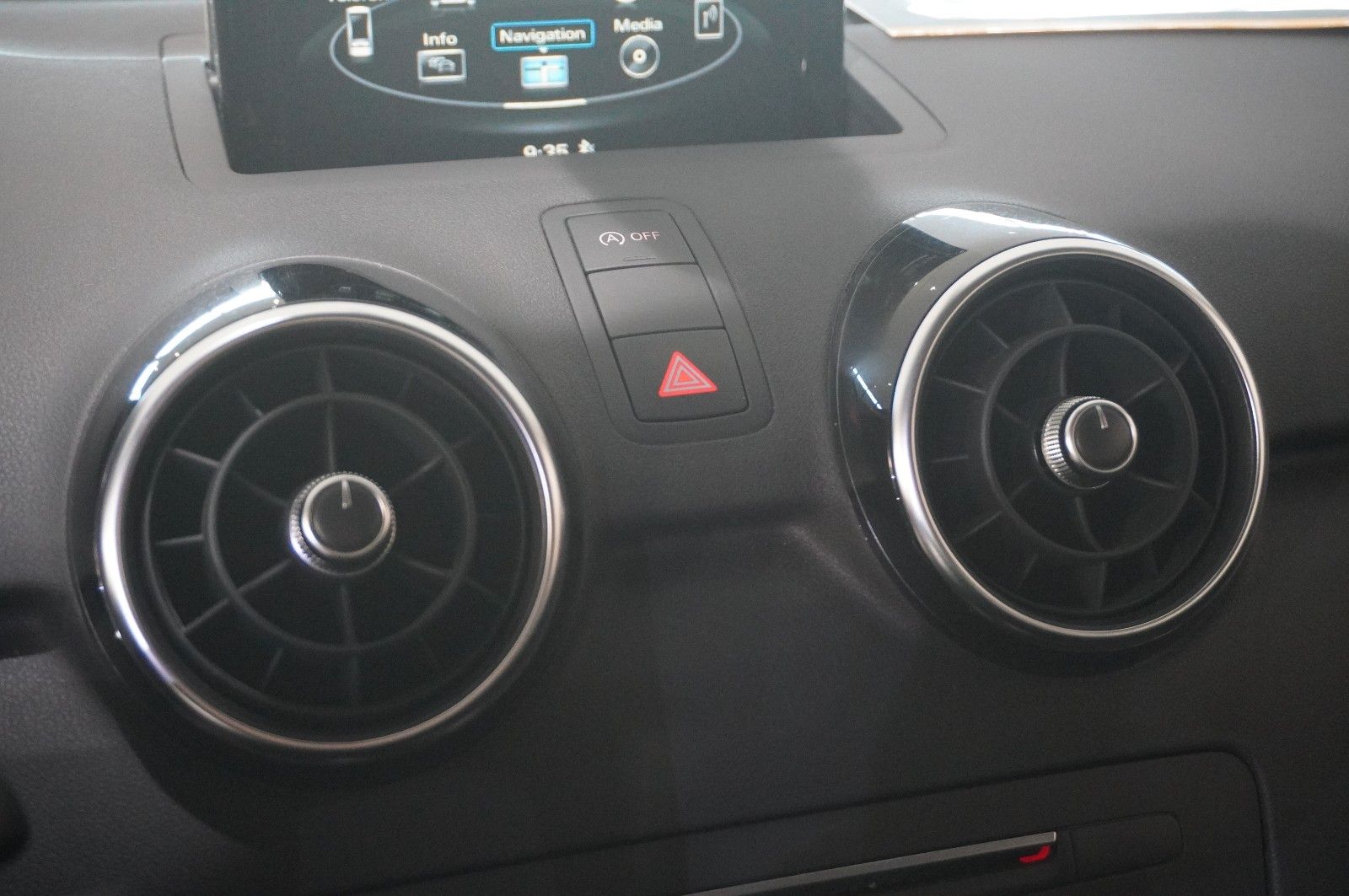 Fahrzeugabbildung Audi A1 1.4 TFSI NAVI/BI-XENON/SHZ/SPORT/PDC/TEMP/AHK