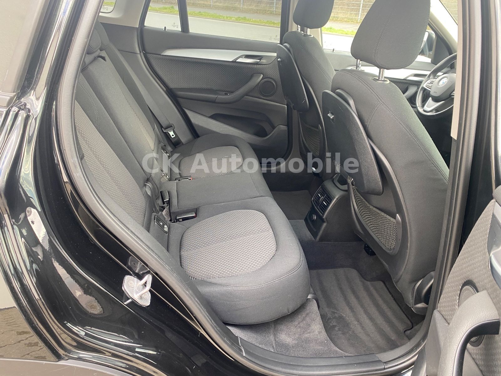 Fahrzeugabbildung BMW X1 xDrive 20d Advantage Autom./Navi/Pano/LED/PDC