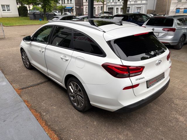 Fahrzeugabbildung Hyundai i30 cw Passion Automatik+CarPlay+Panorama+Navi+