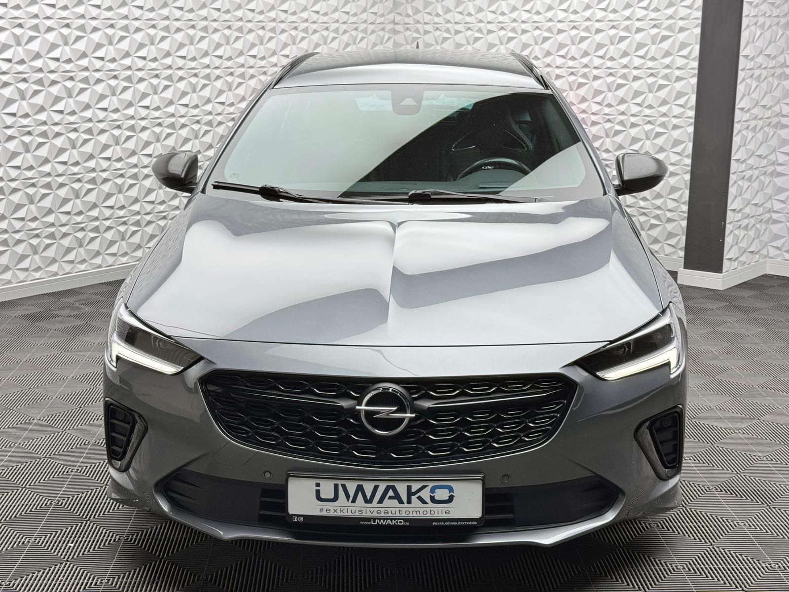 Fahrzeugabbildung Opel 2.0 TURBO GSI 4x4 OPC/ACC/BOSE/KEYL/HUD/MASSAGE