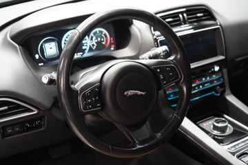 Jaguar F-Pace - 11