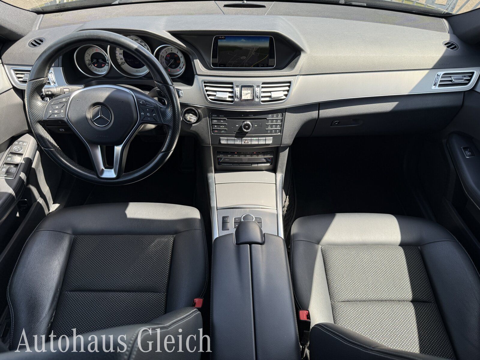 Fahrzeugabbildung Mercedes-Benz E 200 T Avantgarde Comand/AHK/RückfahrkamaraFIS