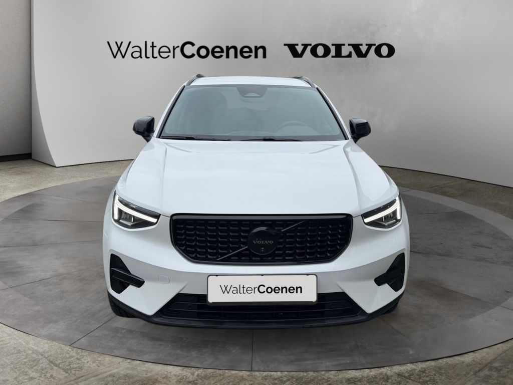 VOLVO XC40 B3 B DKG Plus Black Edition 360° Standheiz VOLVO XC40 B3 B DKG Plus Black Edition 360° Standheiz