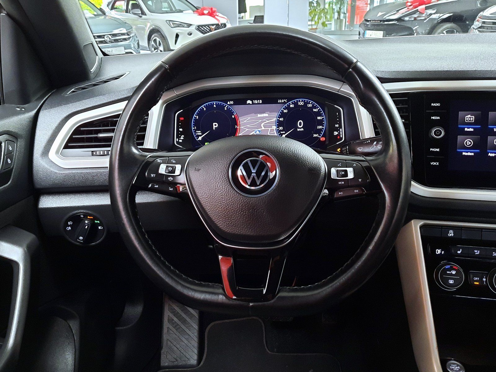 Fahrzeugabbildung Volkswagen T-Roc Cabrio Style TSI DSG *Navi*AHK*Cam*PDC*LED