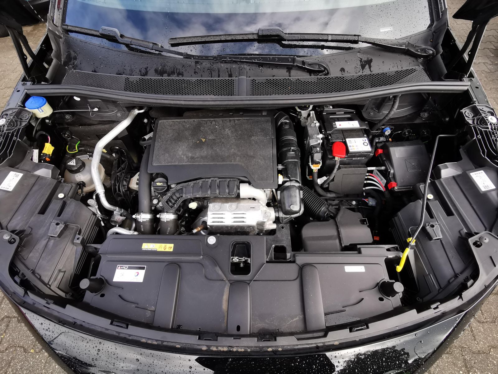 Fahrzeugabbildung Peugeot 3008 1.2 PureTech 130, GT