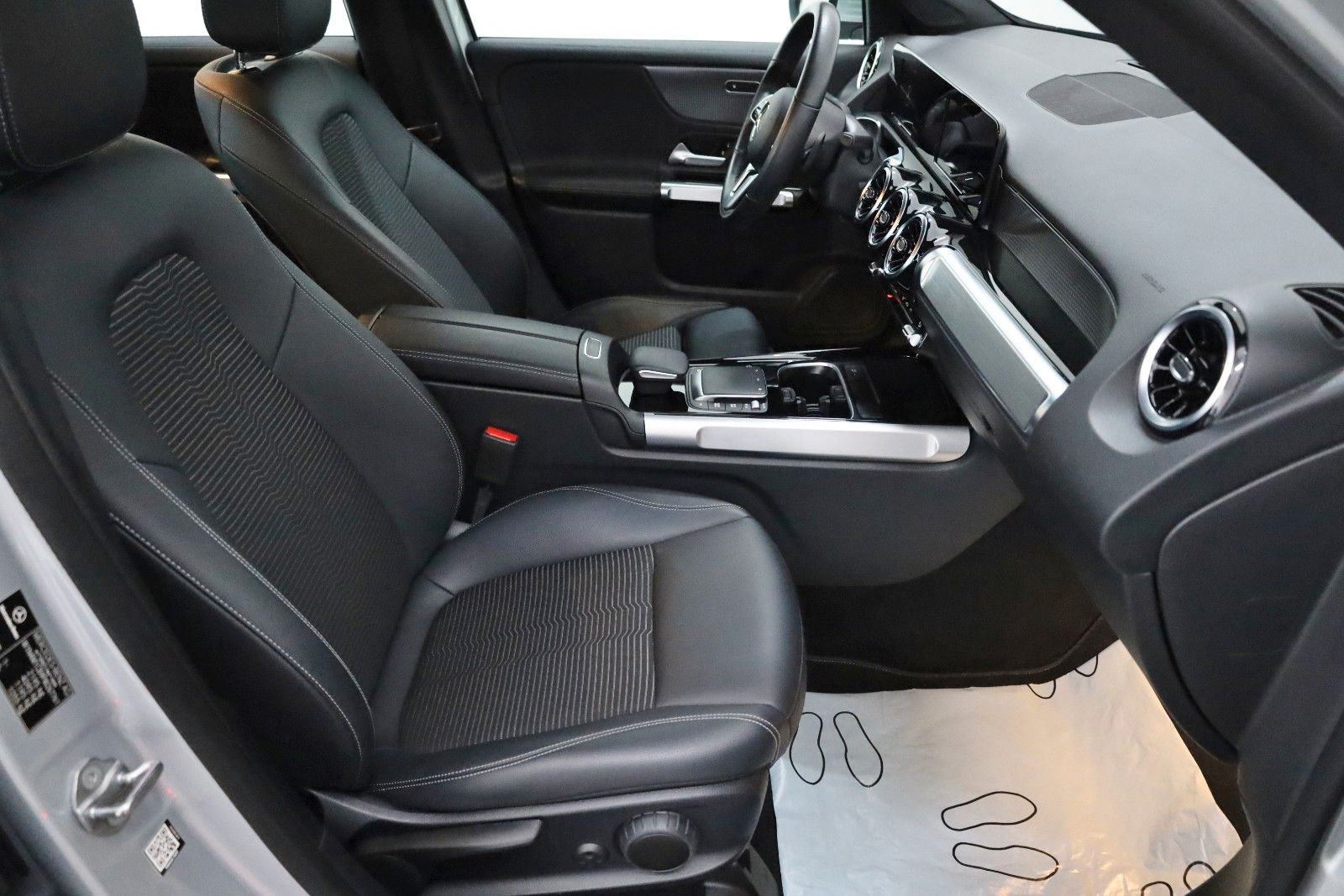 Fahrzeugabbildung Mercedes-Benz GLB 200d Progressive T.Leder,Navi,Kamera,ParkPak
