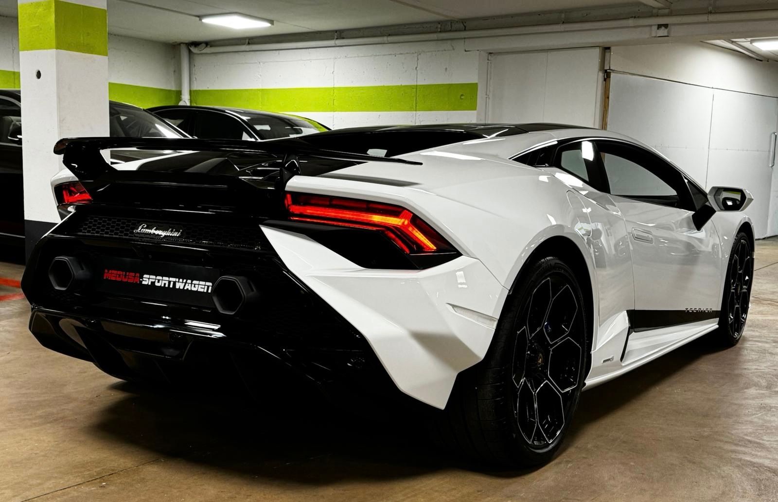 Fahrzeugabbildung Lamborghini HURACAN TECNICA CARBON EXT&INT SENSONUM FULLOPT!