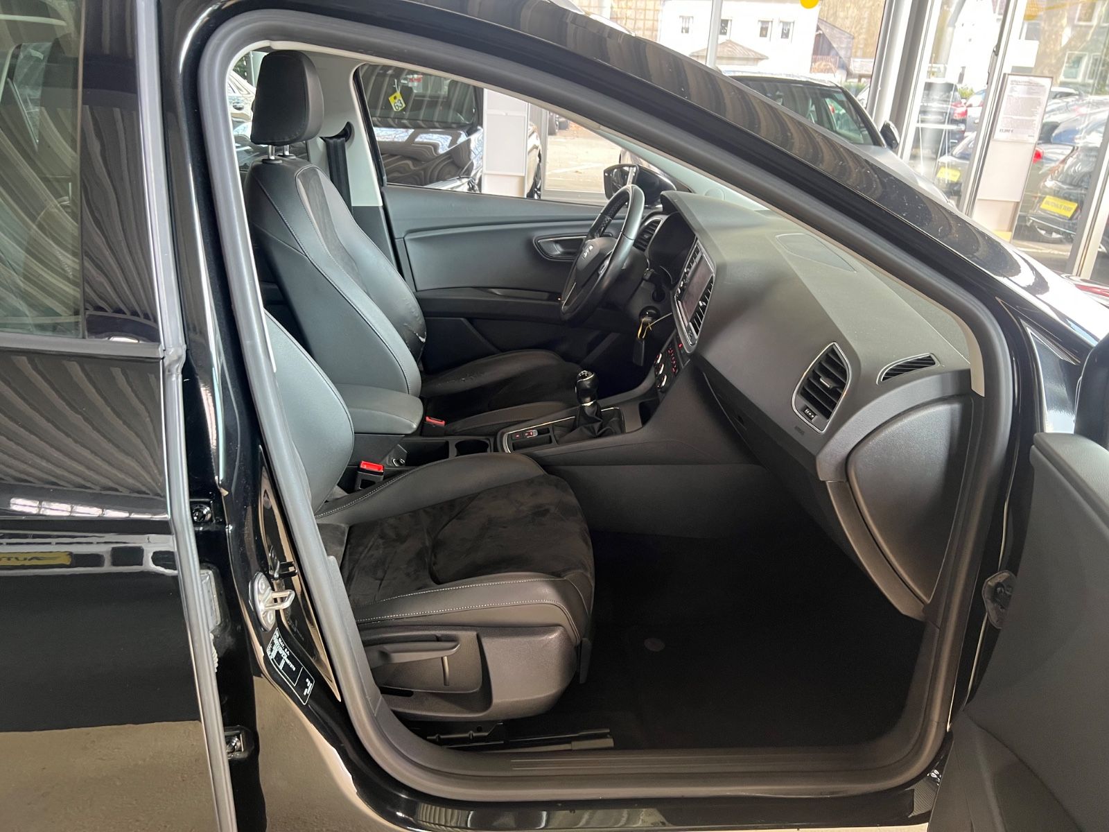 Fahrzeugabbildung SEAT Leon ST 1.4 TSI Style * 1.HAND *ALCANTARA*NAVI*