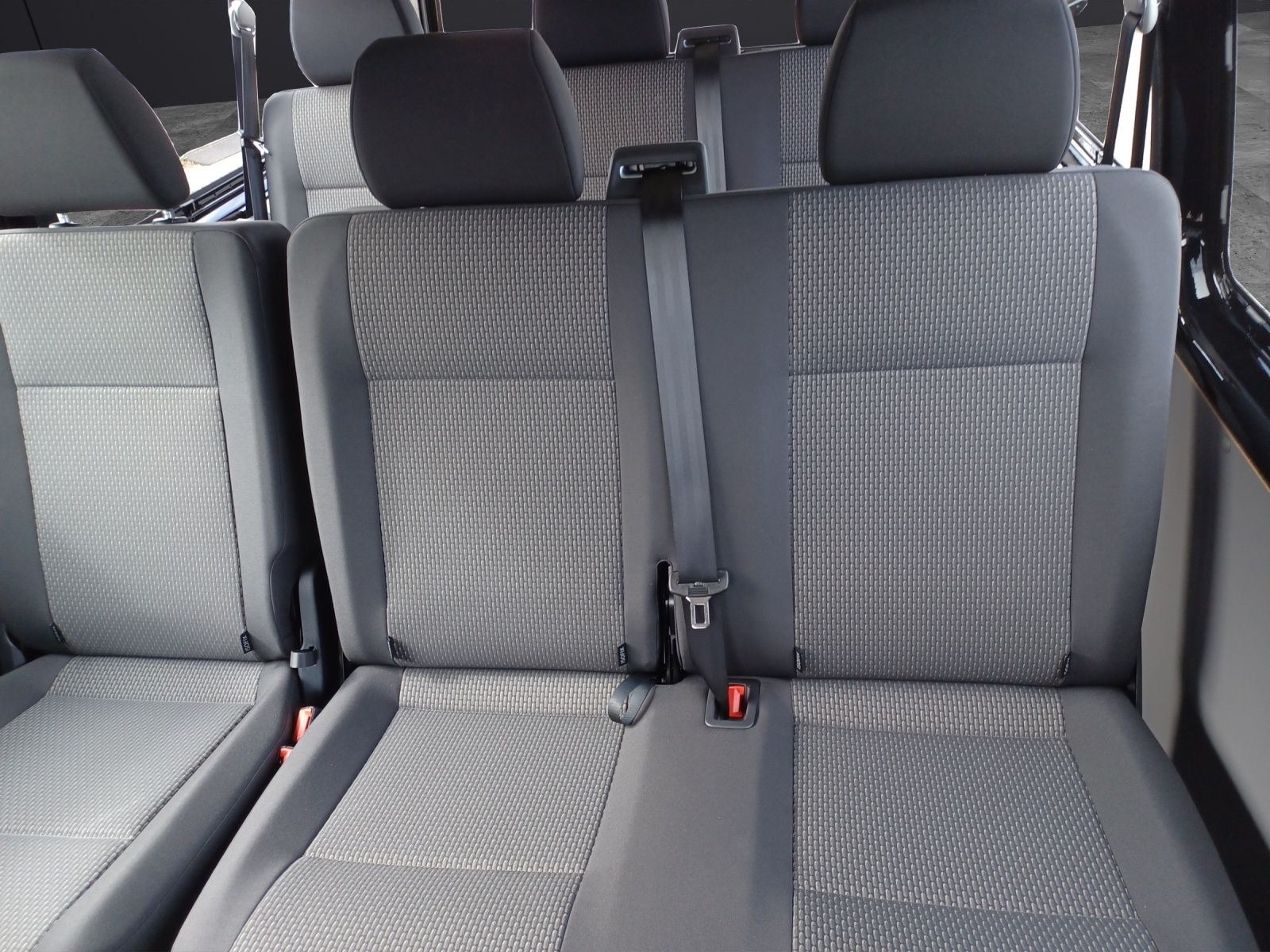 Fahrzeugabbildung Volkswagen T6.1 Transporter Kombi TDI LR NAVI LED KLIMA