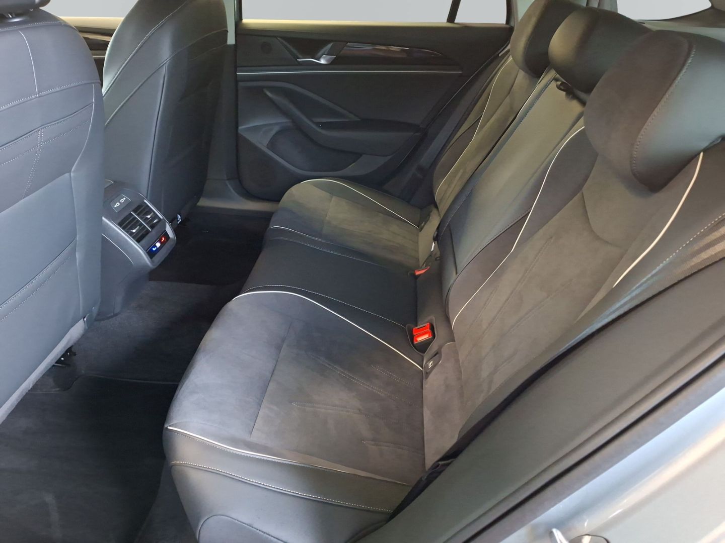 Passat Variant 1.5 eTSI DSG Business *AHK*KAMERA