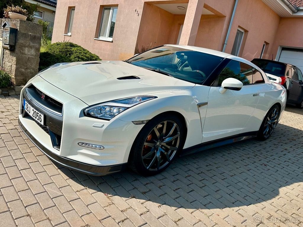 Nissan GT-R