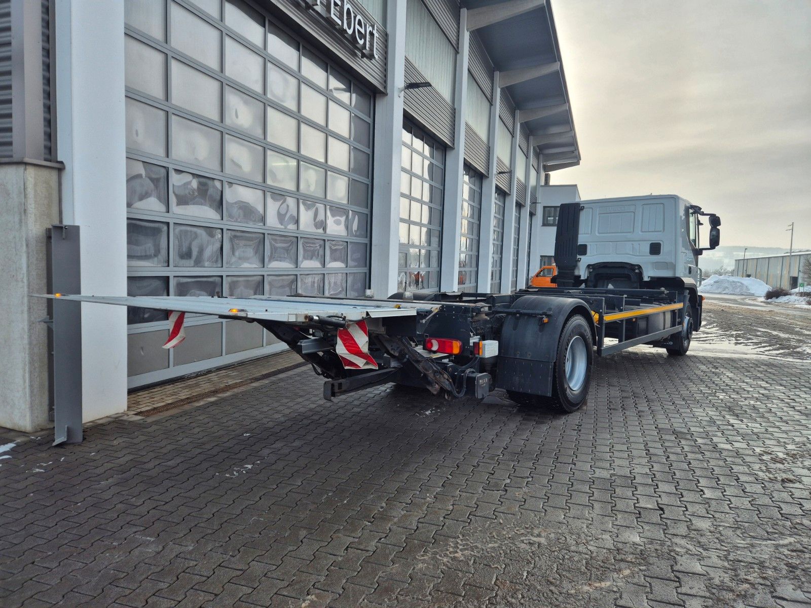 Fahrzeugabbildung Iveco Stralis AT190S31/FP CM BDF LBW unterfaltbar AHK