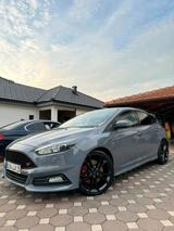 Ford Focus ST 2.0 TDCI PERFORMANCE - Ford Focus mit Diesel-Antrieb: Kleinwagen