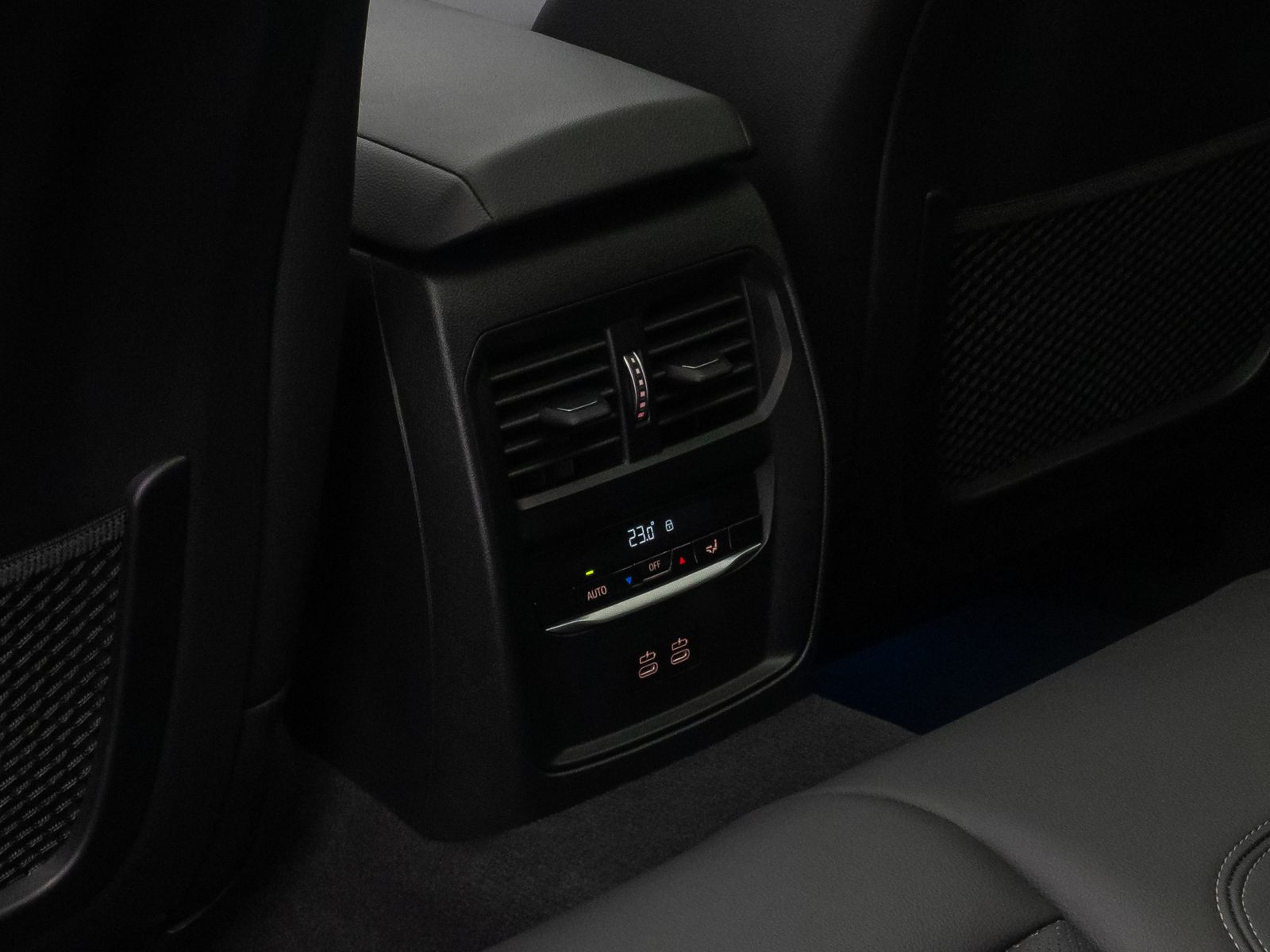 Fahrzeugabbildung BMW 320e Luxury Line Laser DAB HiFi Panorama Kamera