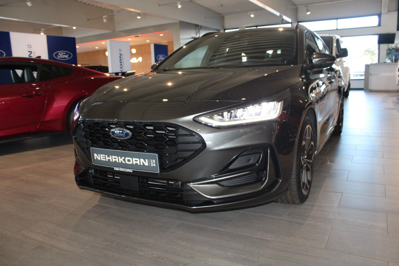 Fahrzeugabbildung Ford Focus ST-Line X Automatik PANODACH + 18 ZOLL