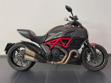 Ducati Diavel Carbon *wenig Kilometer*