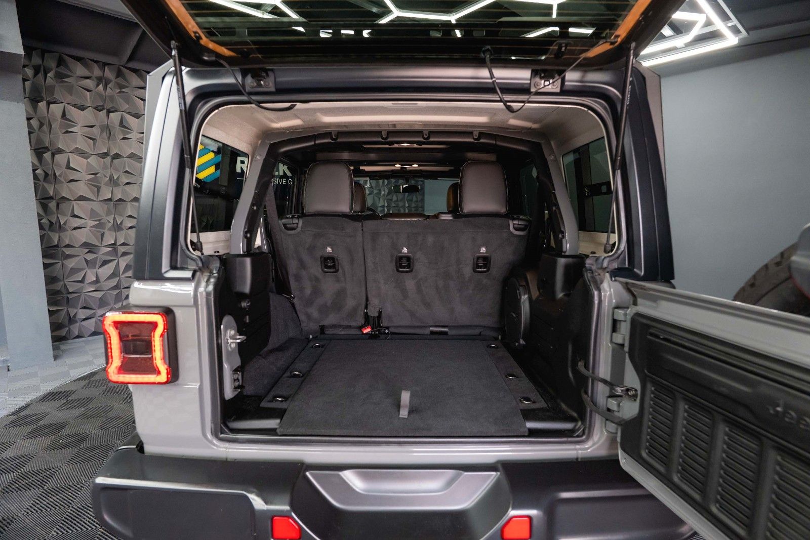 Fahrzeugabbildung Jeep Wrangler 2.0 T UNLIMITED SAHARA OFFROAD 4x4 LED