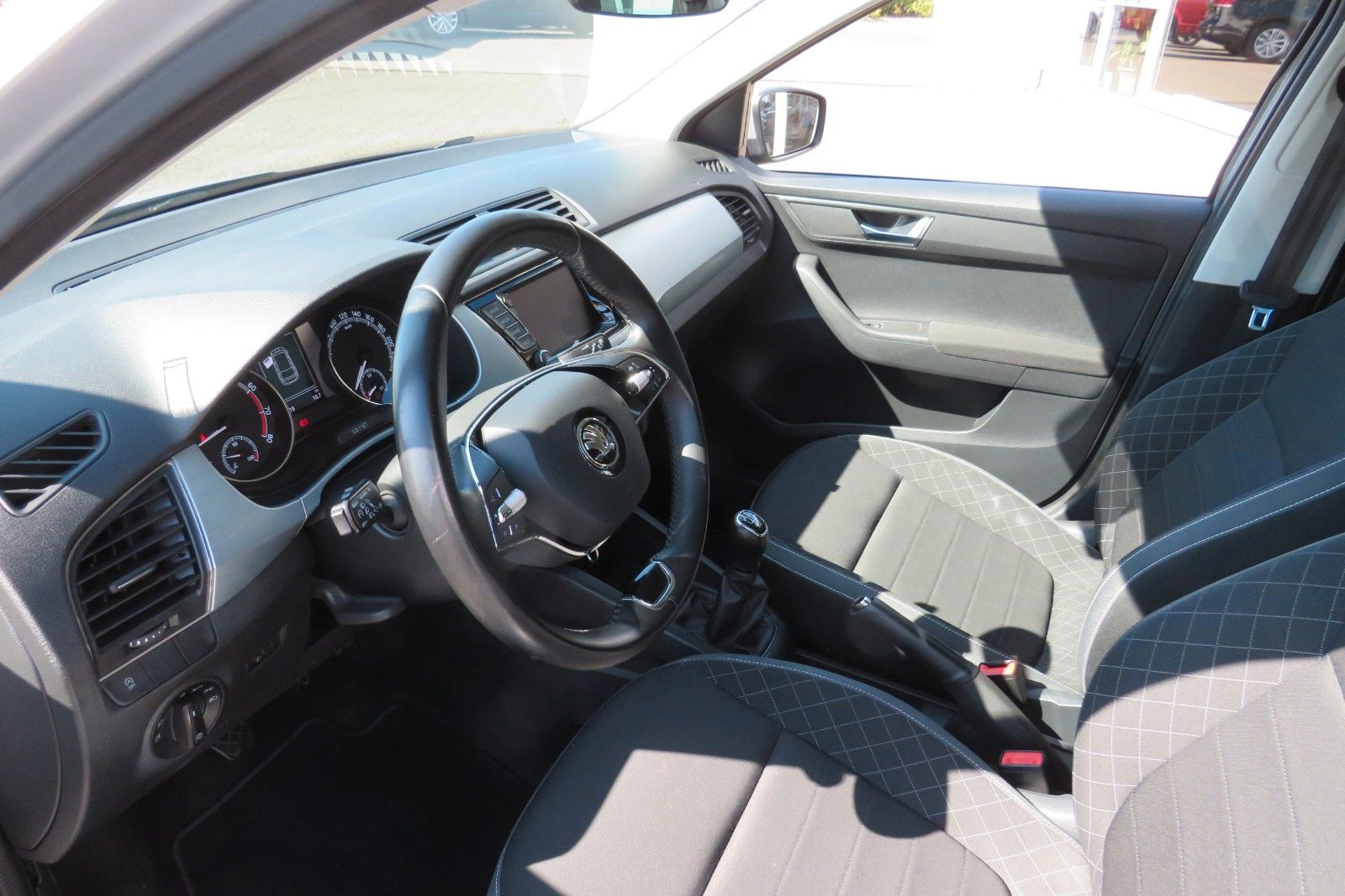 Fahrzeugabbildung SKODA Fabia Combi Ambition PDC NAVI APP SITZH. 1.HD
