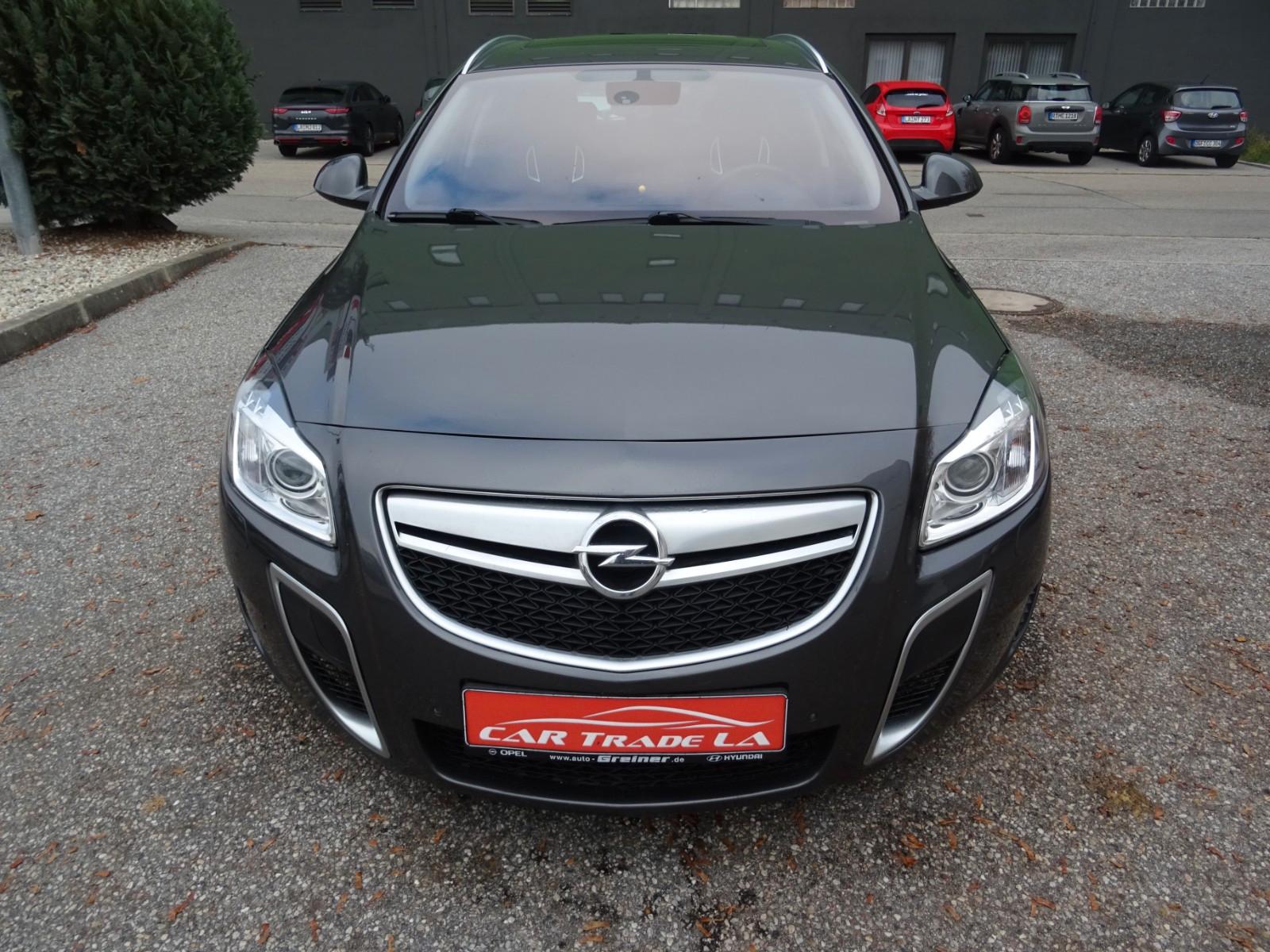 Opel Insignia 2011 — rear view