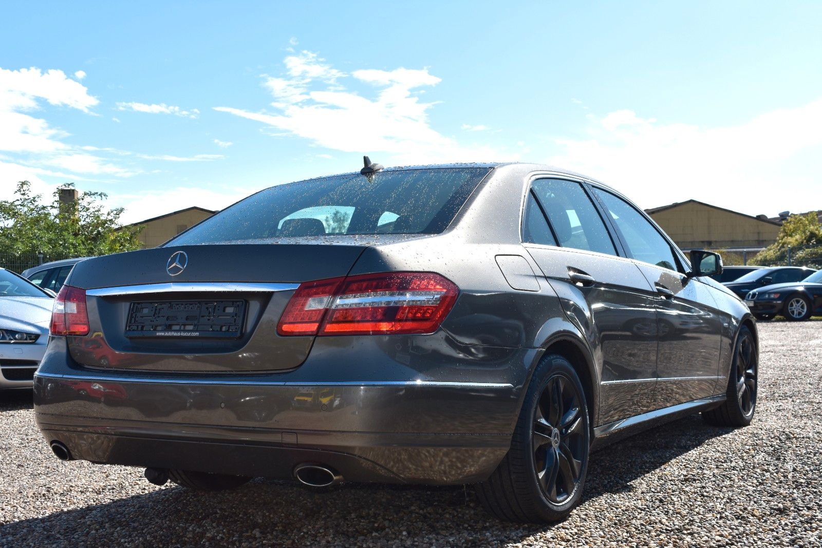 Fahrzeugabbildung Mercedes-Benz E 350 CGI Limousine STH/AHK/MEMORY/KEYLESS