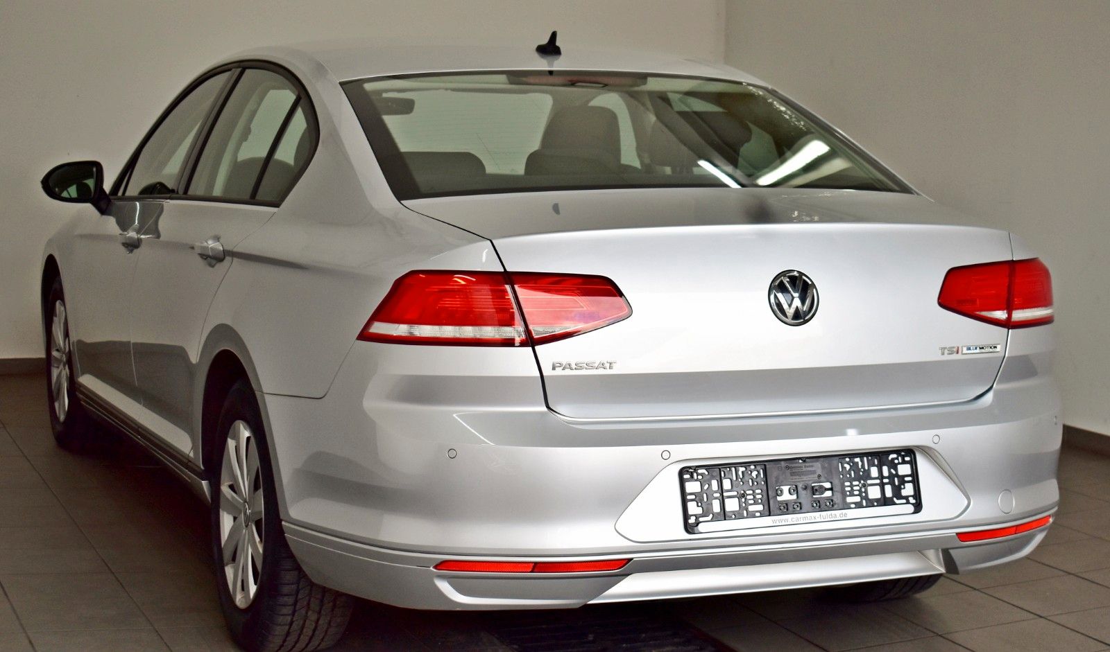 Fahrzeugabbildung Volkswagen Passat Lim. Trendline,Navi,SH,PDC 8fach bereift!