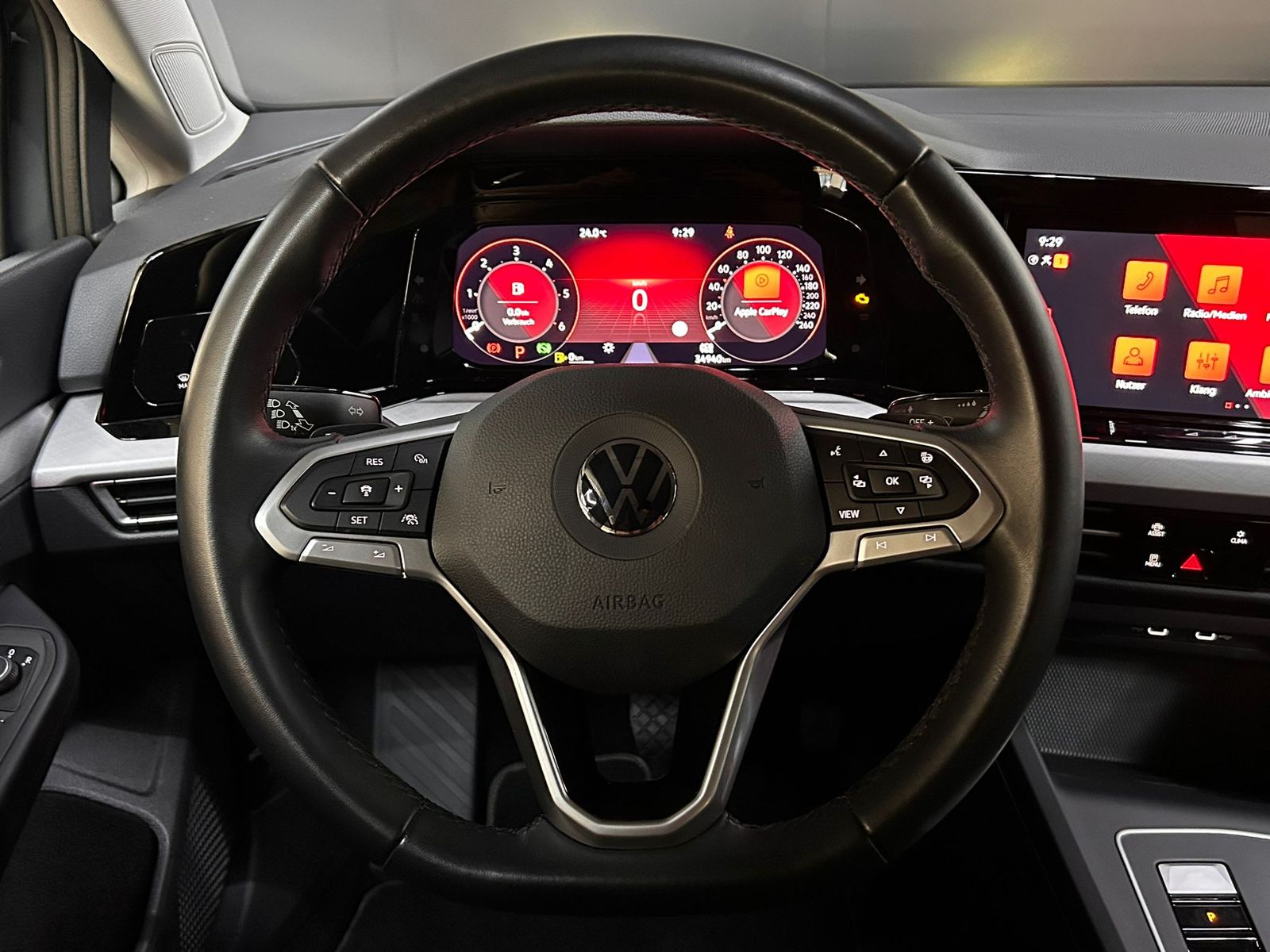 Fahrzeugabbildung Volkswagen Golf VIII Life 2,0TDI DSG VIRTU+LED+SHZ+NAVI+ACC