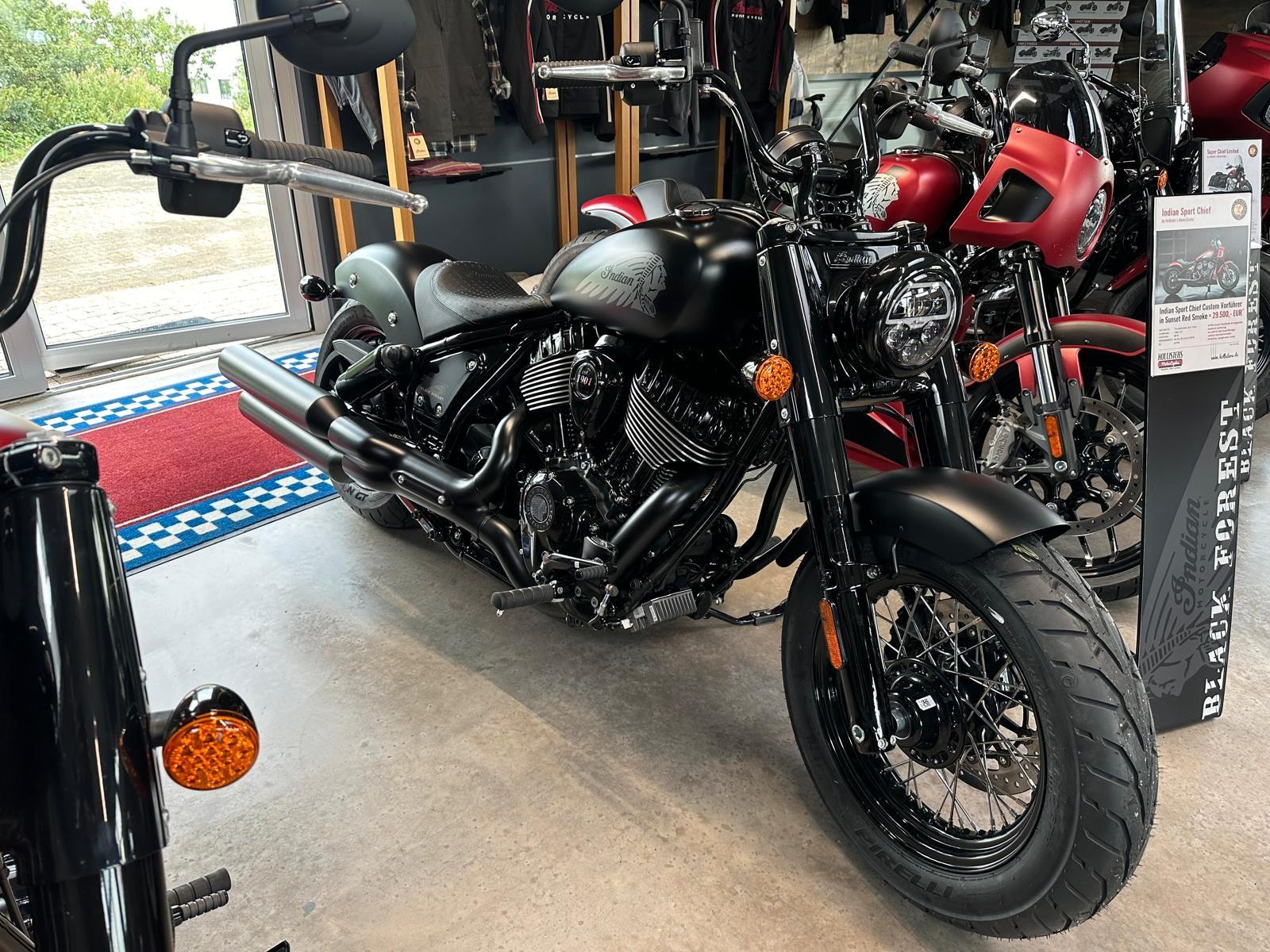 Indian Chief Bobber Dark Horse BLACK SMOKE