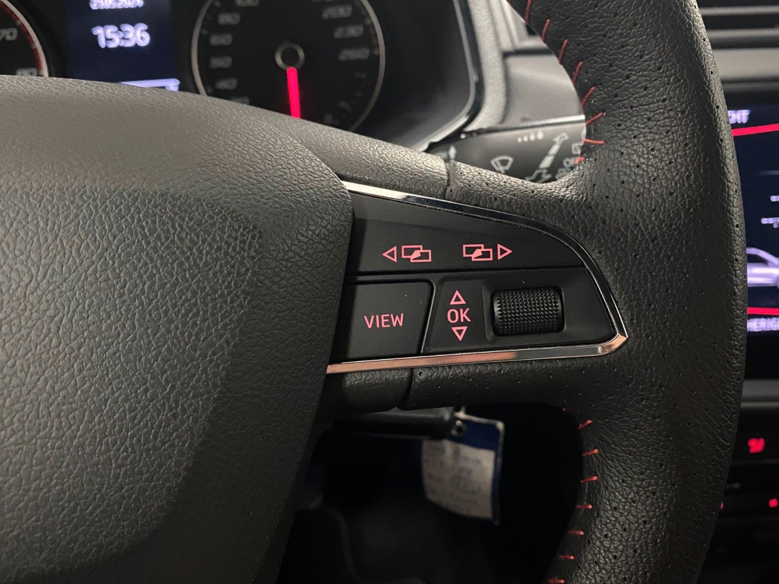 Fahrzeugabbildung SEAT Arona 1.5 TSI FR+CLIMATRONIC+PDC+SHZ+NAVI+LED+++