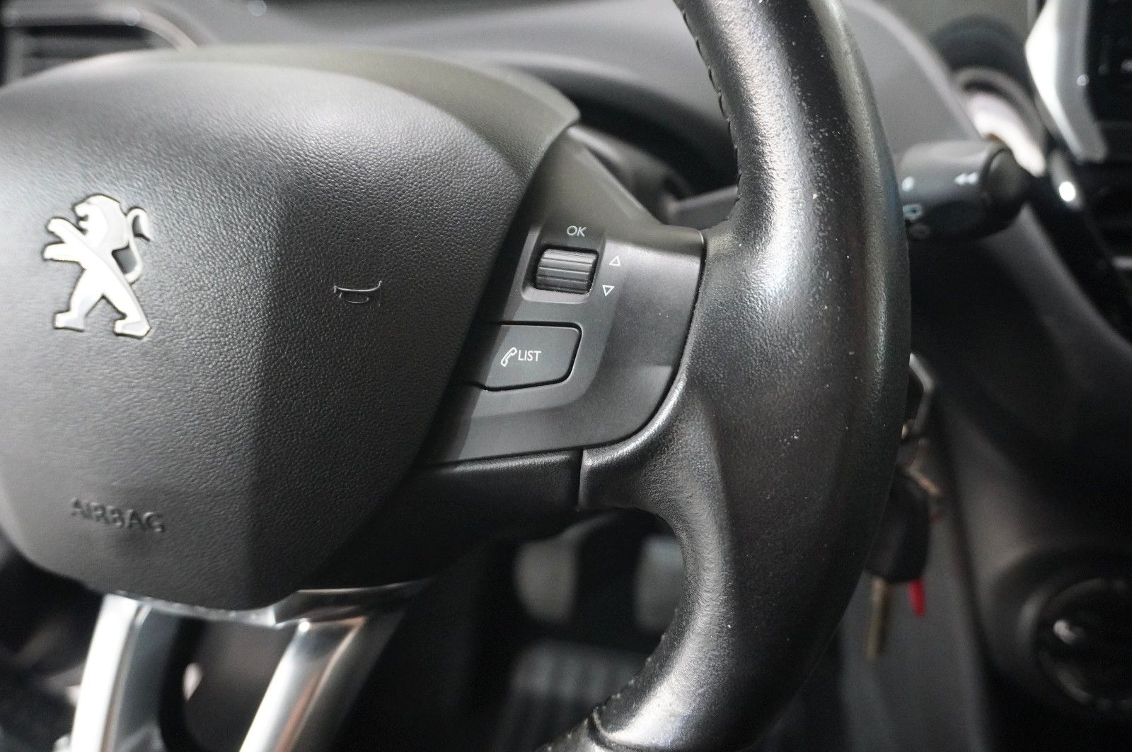 Fahrzeugabbildung Peugeot 208 LIM. 1.2 ACTIVE NAVI/LED/KLIMA/SHZ/PDC/TEMP
