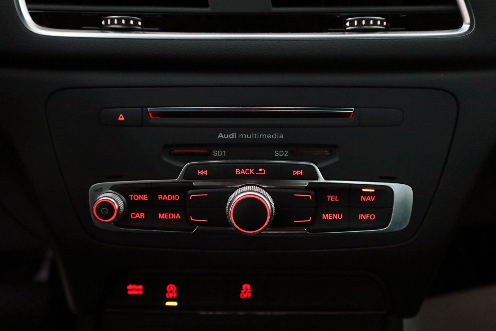 Fahrzeugabbildung Audi Q3 quattro S Line T.Leder,Navi,Xenon,SH,PDC,AHK