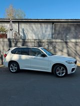BMW X5 xDrive30d F15 M-Paket Standheizung/... - BMW X5 in Köln
