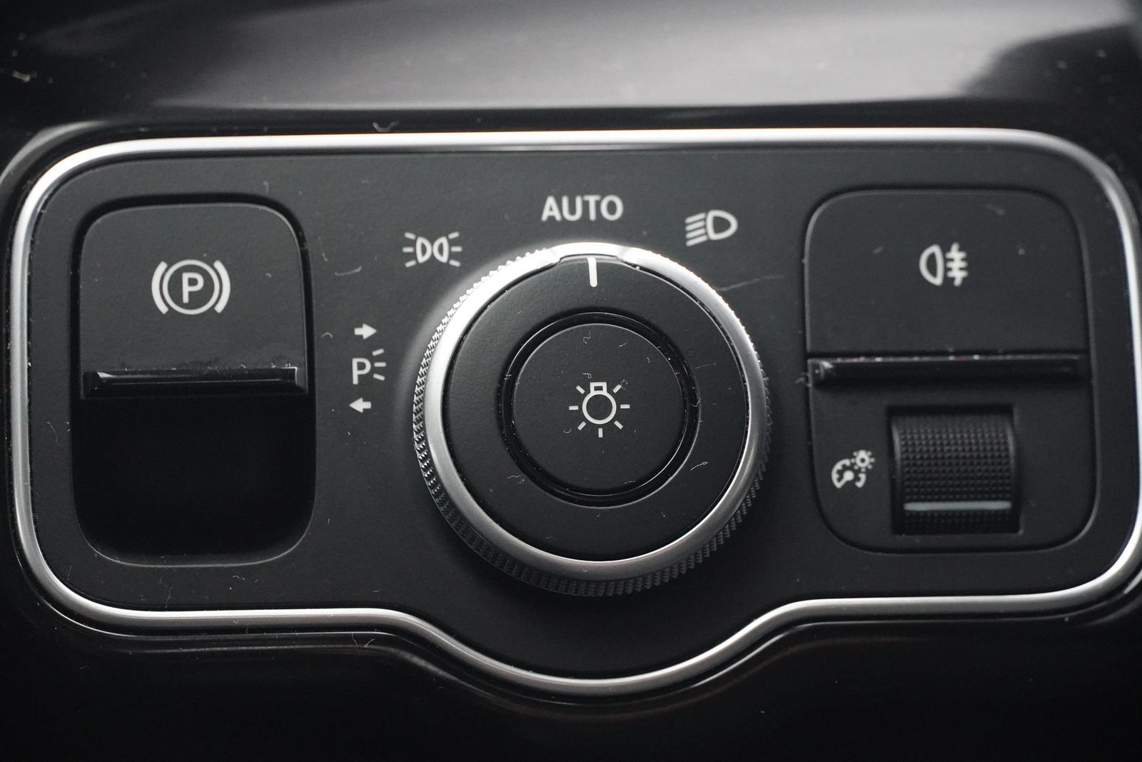 Mercedes-Benz A-Class A180 Progressive LED Navi DAB Sitzheizung, миниатюра 20