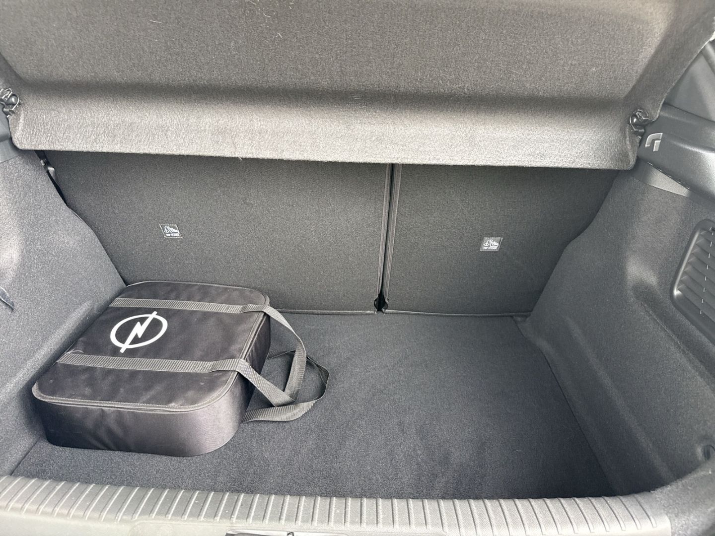 Fahrzeugabbildung Opel Mokka e GS Line Digitales Cockpit LED Apple CarP