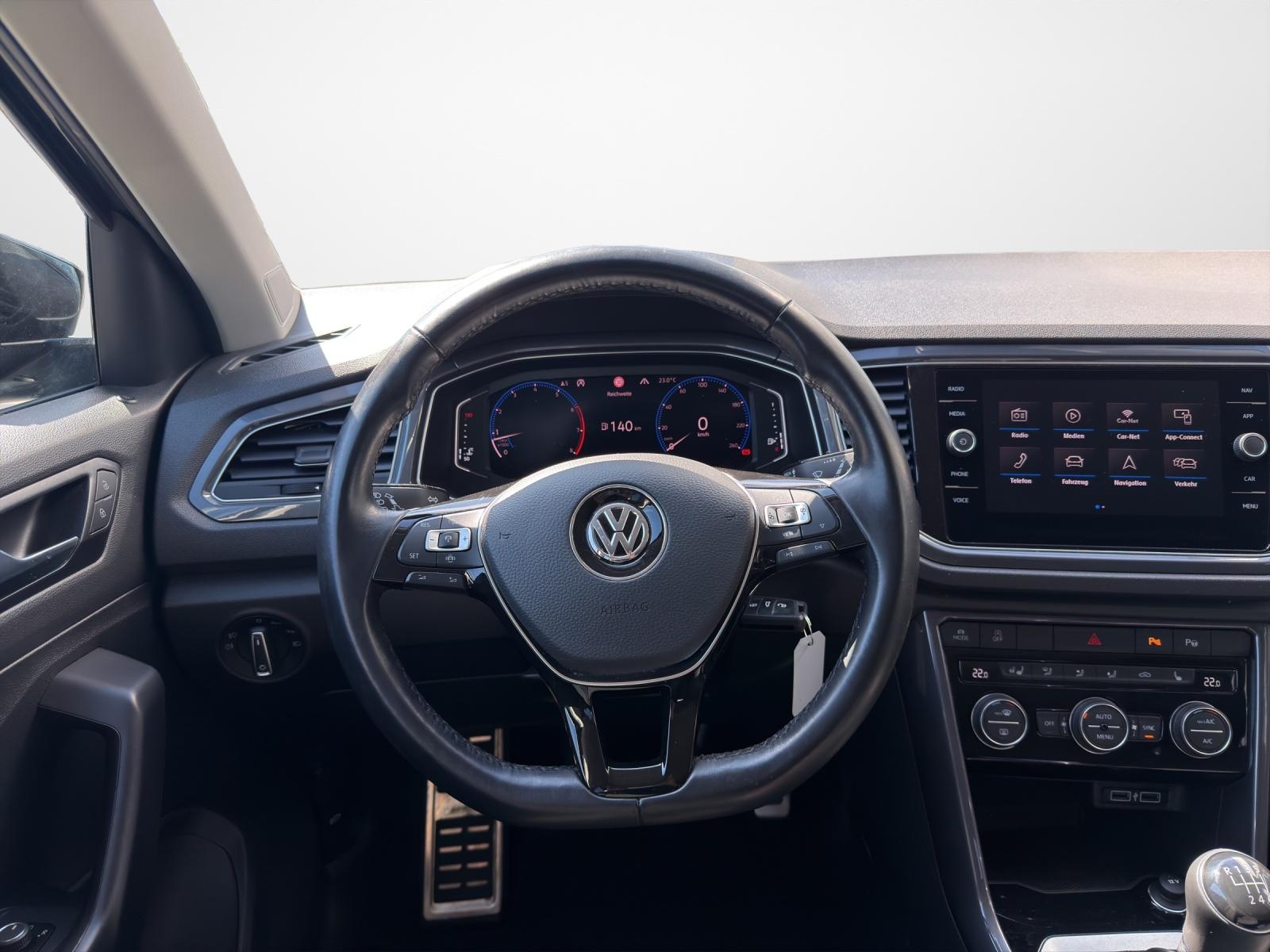 Volkswagen T-Roc 1.5 TSI IQ.DRIVE  AHK Navi LED PDC LM Temp
