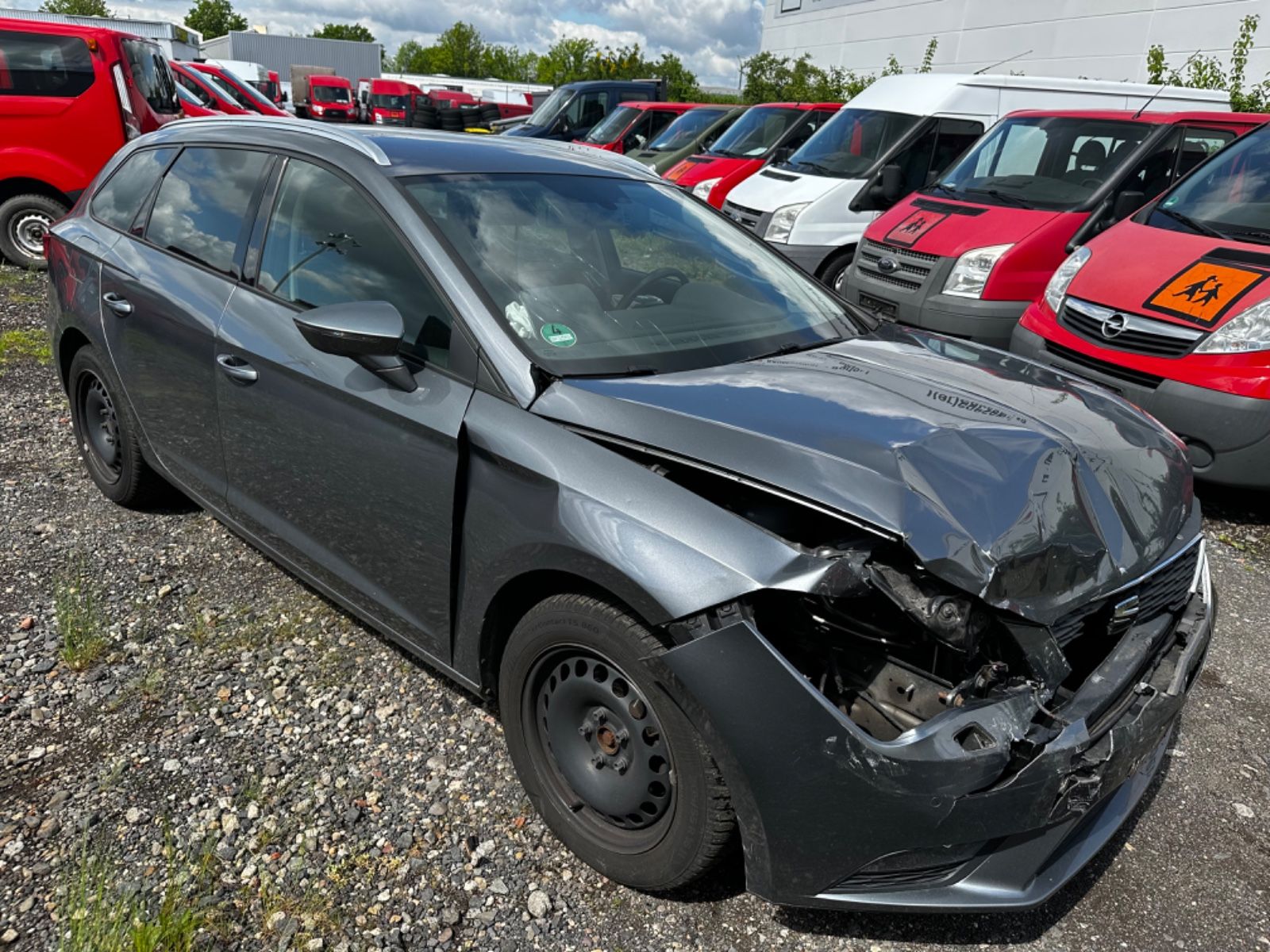 Fahrzeugabbildung SEAT Leon ST Style Unfall Export /Händler