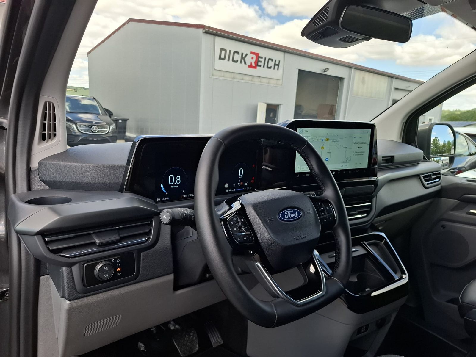 Fahrzeugabbildung Ford Tourneo Custom L1 Titanium X MATRIX*STANDH.*AHK