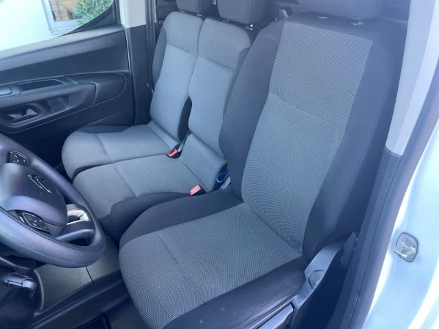 Fahrzeugabbildung Citroën Berlingo 1.2 PureTech 130 Club M L1Autom. Einpar