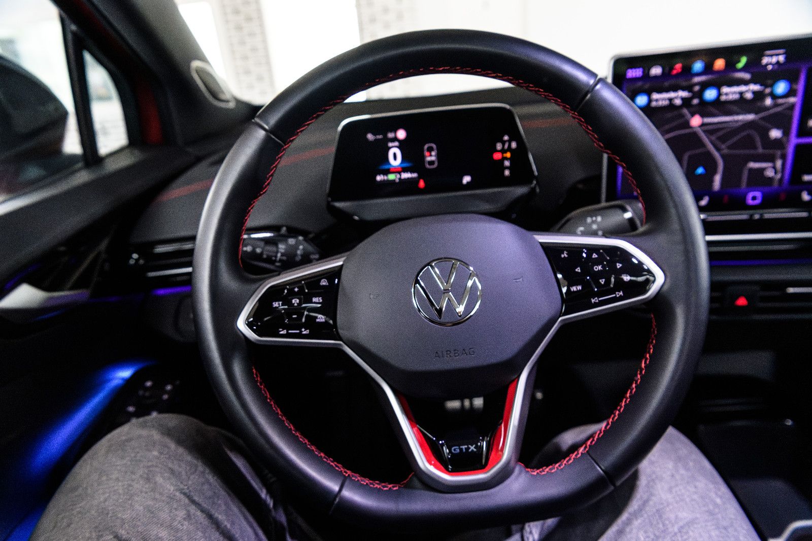 Fahrzeugabbildung Volkswagen ID.4 250 GTX 4Motion IQ-LED+AHK+E-SITZE+PANO+HuD