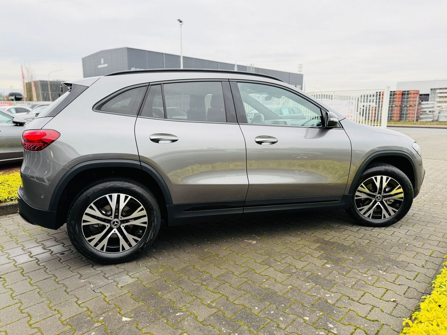 Fahrzeugabbildung Mercedes-Benz GLA 180 PROGRESSIVE Advanced NIGHT, EasyPack, RF
