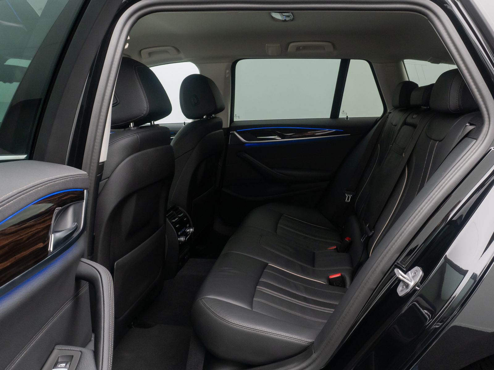 Fahrzeugabbildung BMW 530d xD Luxury Line DAB HUD Kamera Sport Alarm