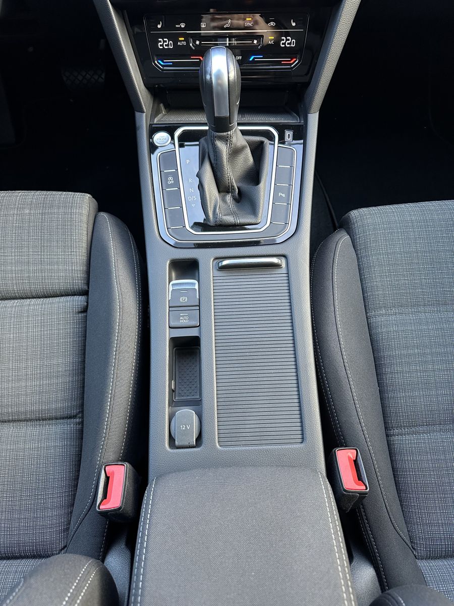 Fahrzeugabbildung Volkswagen Passat Variant 2.0 TDI DSG Business NAV+LED+ACC