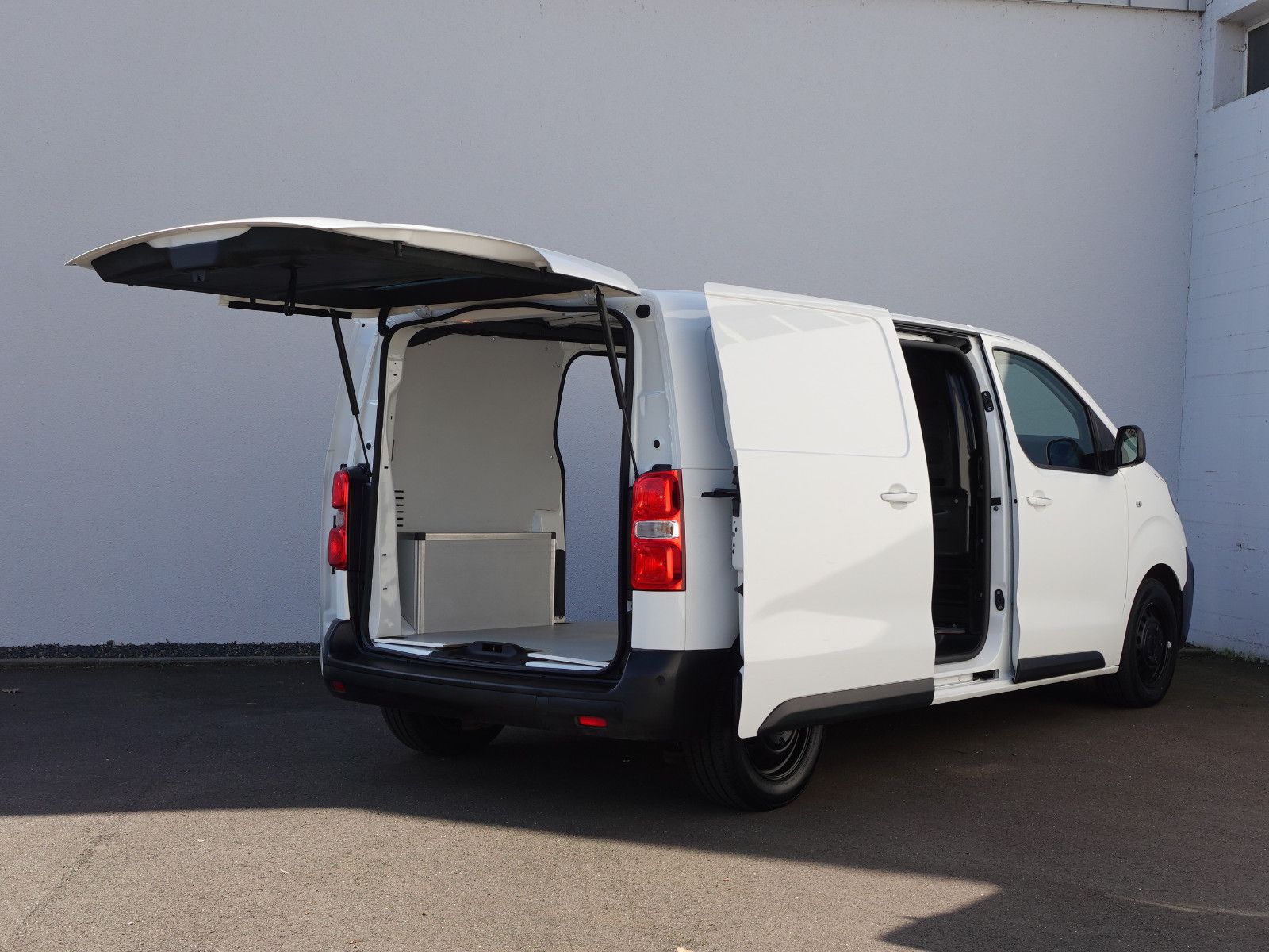 Fahrzeugabbildung Opel Vivaro-e Cargo Elegance 75kWh,Navi,Kamera,Sitzhz