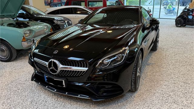 Mercedes-Benz SLC 200 AMG Line